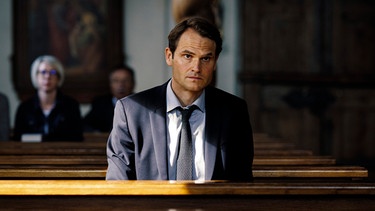 Felix Voss (Fabian Hinrichs) in der Kirche. | Bild: BR/X Filme Creative Pool GmbH/Hendrik Heiden