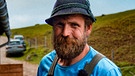 Bäne Hage, Bergmensch der Staffel 11, mit Hut auf der Alpe | Bild: BR/Luis Trautmann