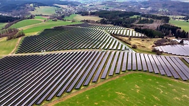 Photovoltaikanlage in Issigau | Bild: BR