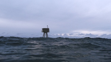 Militärischer Stützpunkt "Sentinel" mitten im endlosen Ozean. | Bild: BR/Kick Film GmbH/Mart Ratassepp
