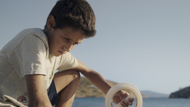 Der zehnjährige Kristos ist das einzige Kind auf einer kleinen griechischen Insel | Bild: © DOK.fest München