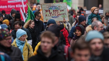 Warnstreik, Demo in Dortmund | Bild: picture alliance / RHR-FOTO / Dennis Ewert
