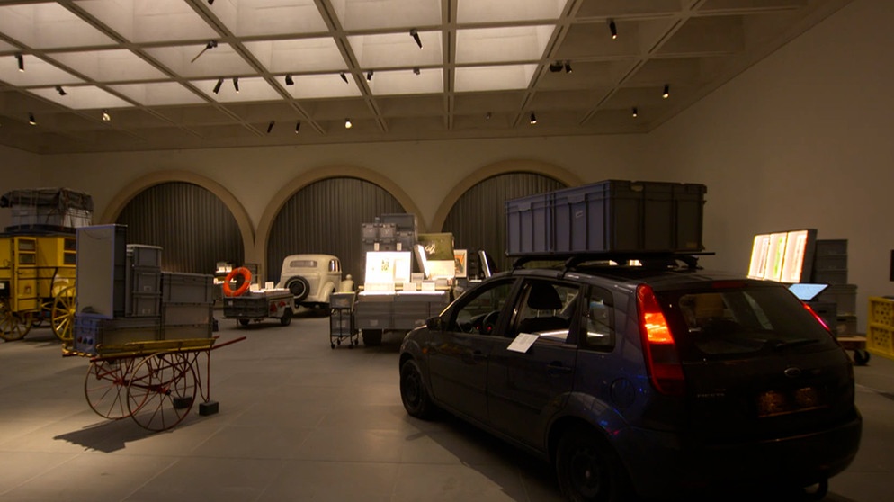Ein Teil der Austellung "Memory Movers" hier soll in den verschiedenen Fahrzeugen teile des deutschen Archivwesens gezeigt werden. | Bild: BR