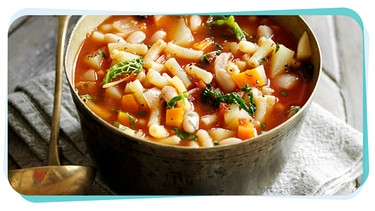 Minestrone mit Kohl. | Bild: mauritius images / foodcollection / BR: Montage